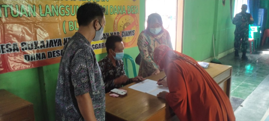 PENYALURAN BLT DD BULAN KEENAM DAN KETUJUH DI DESA SUKAJAYA