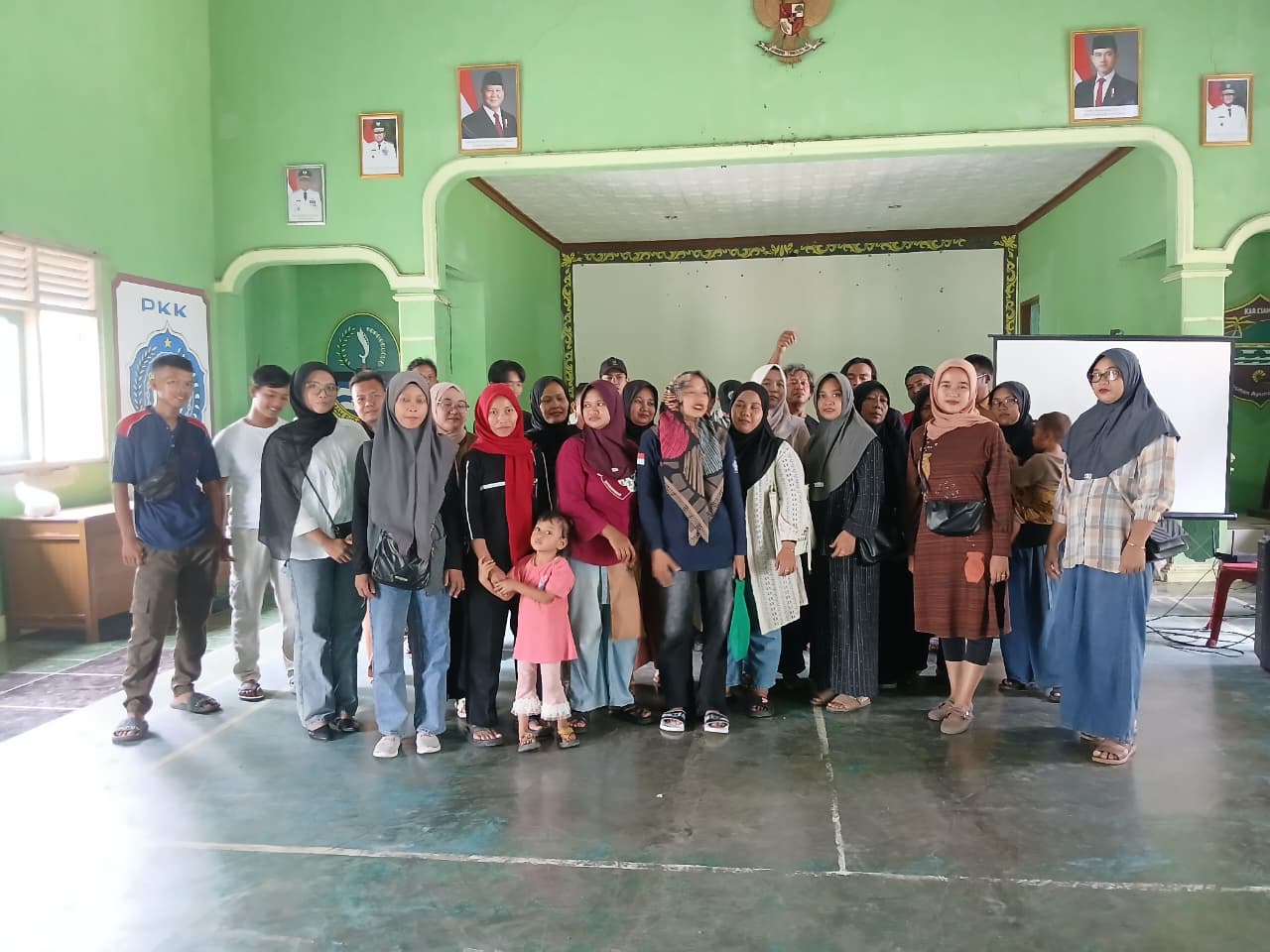 Pelatihan UMKM Desa Sukajaya Tingkatkan Kemampuan Pemasaran Online Pelaku Usaha